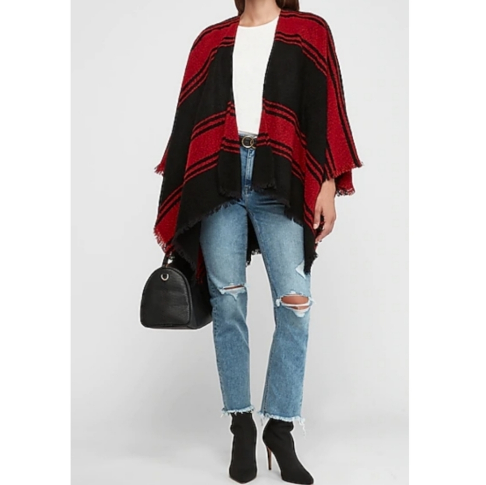 🌿EXPRESS PLAID PONCHO🌿 - Picture 2 of 7